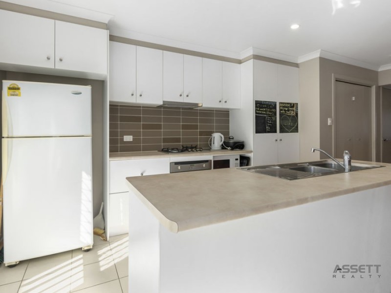 2/4 Lamington Drive, Redbank Plains QLD 4301