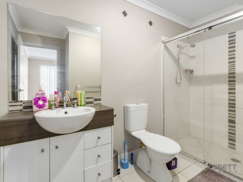 2/4 Lamington Drive, Redbank Plains QLD 4301