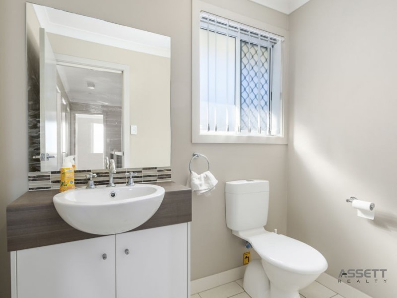 2/4 Lamington Drive, Redbank Plains QLD 4301