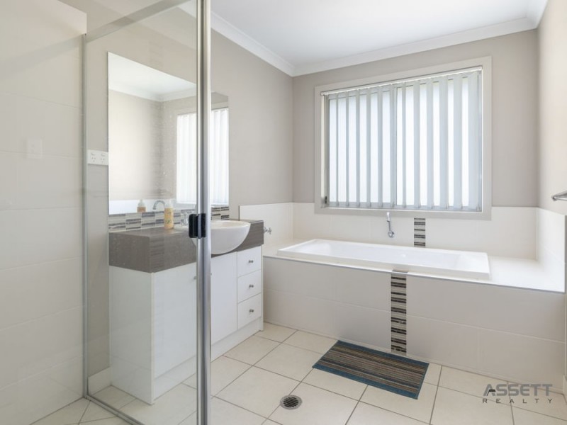 2/4 Lamington Drive, Redbank Plains QLD 4301