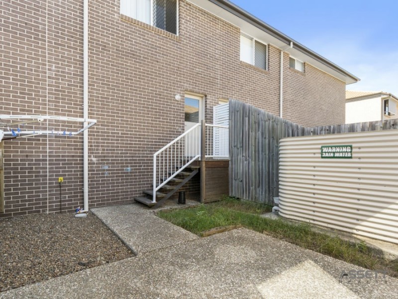 2/4 Lamington Drive, Redbank Plains QLD 4301