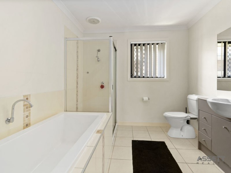 8 Piddington Street, Redbank Plains QLD 4301
