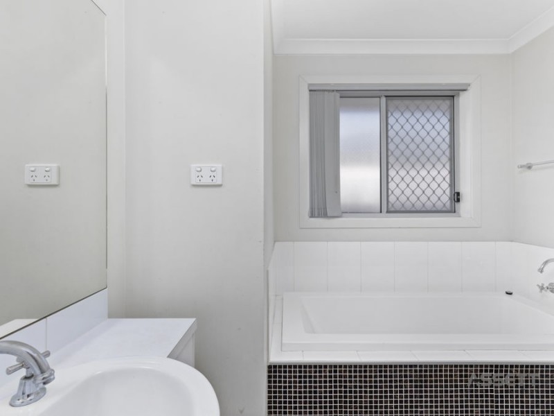 6 Huxley Street, Redbank Plains QLD 4301