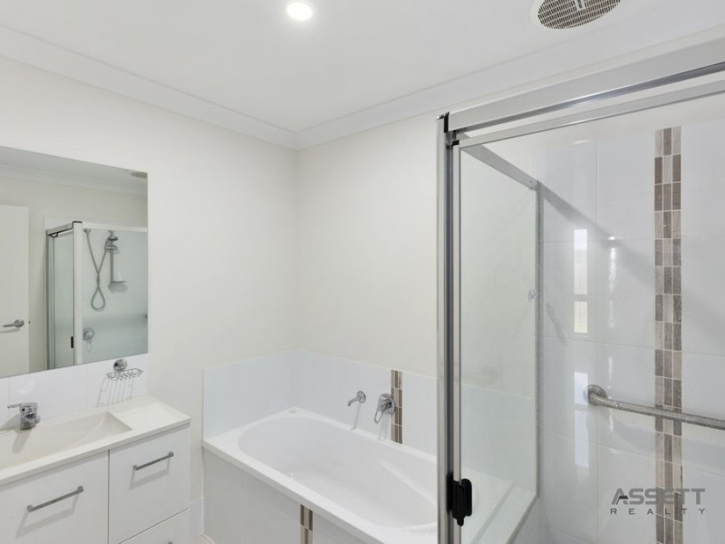 1 & 2/28 Kensei Street, Wyreema QLD 4352