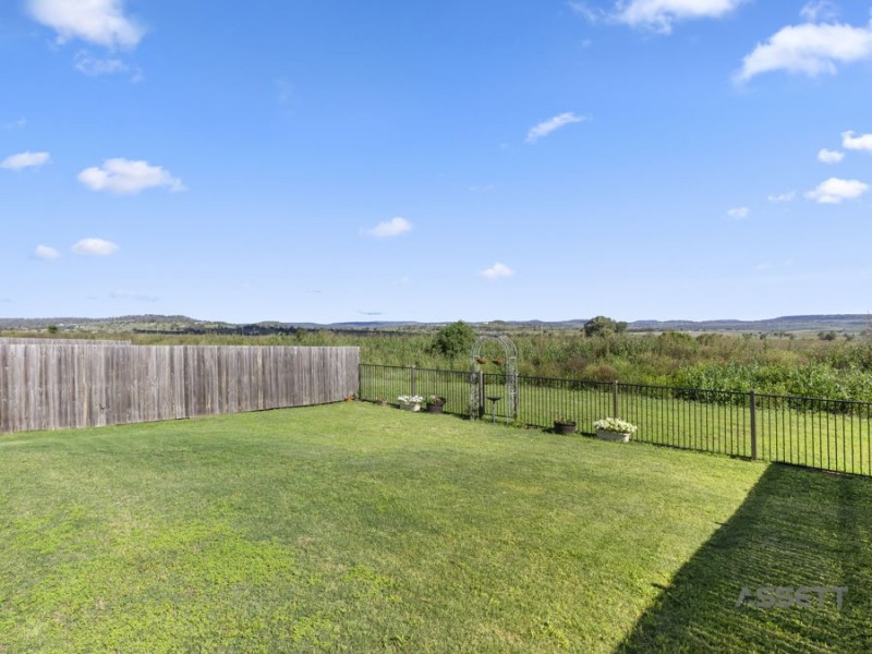 1 & 2/28 Kensei Street, Wyreema QLD 4352