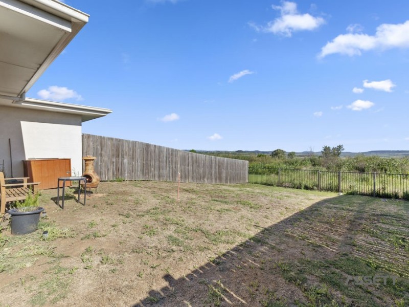 1 & 2/28 Kensei Street, Wyreema QLD 4352