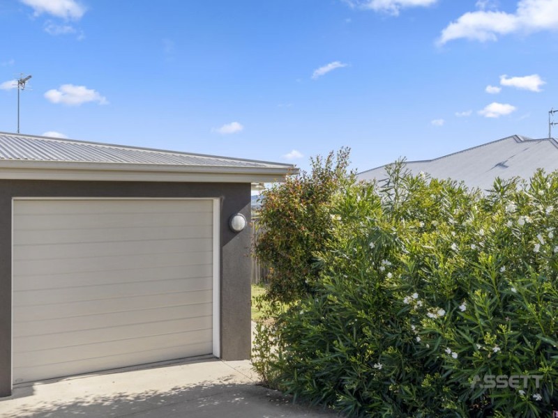 1 & 2/28 Kensei Street, Wyreema QLD 4352