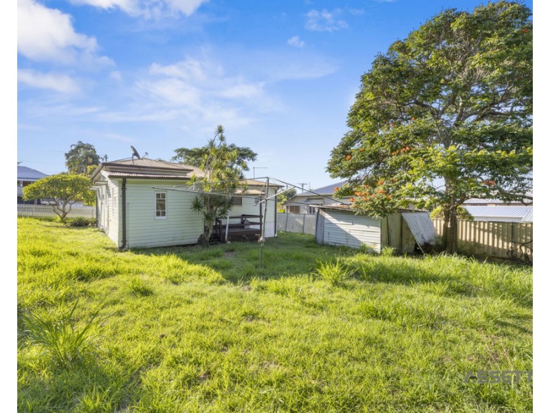 14 French Street, Booval QLD 4304