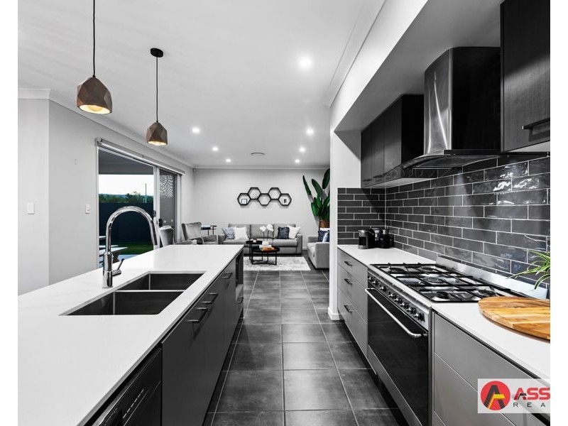 1 William Bay Court, South Ripley QLD 4306