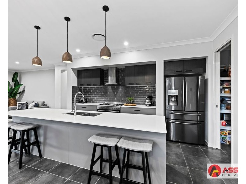 1 William Bay Court, South Ripley QLD 4306