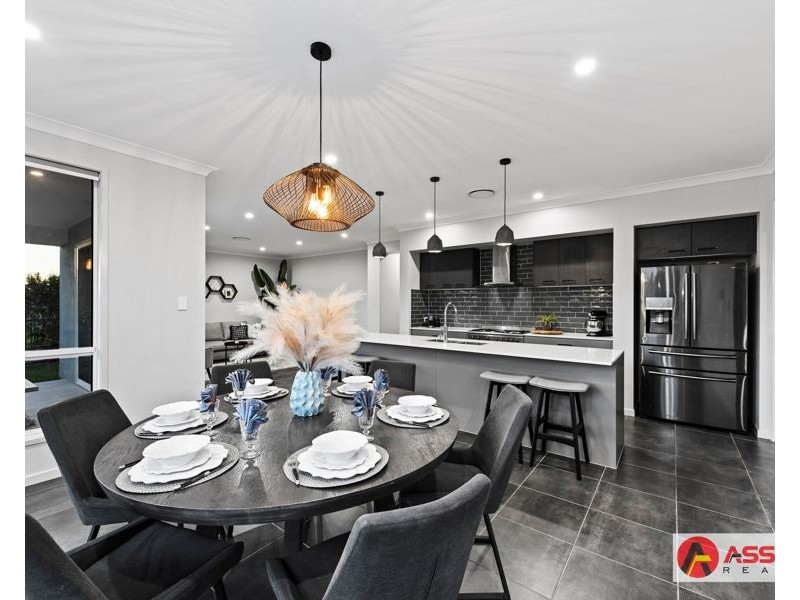 1 William Bay Court, South Ripley QLD 4306