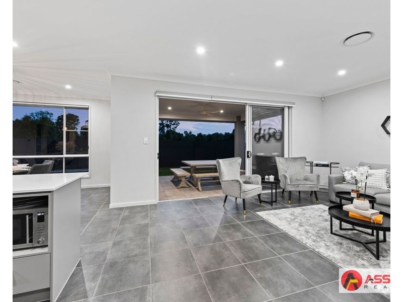1 William Bay Court, South Ripley QLD 4306
