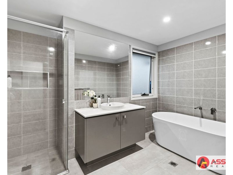 1 William Bay Court, South Ripley QLD 4306