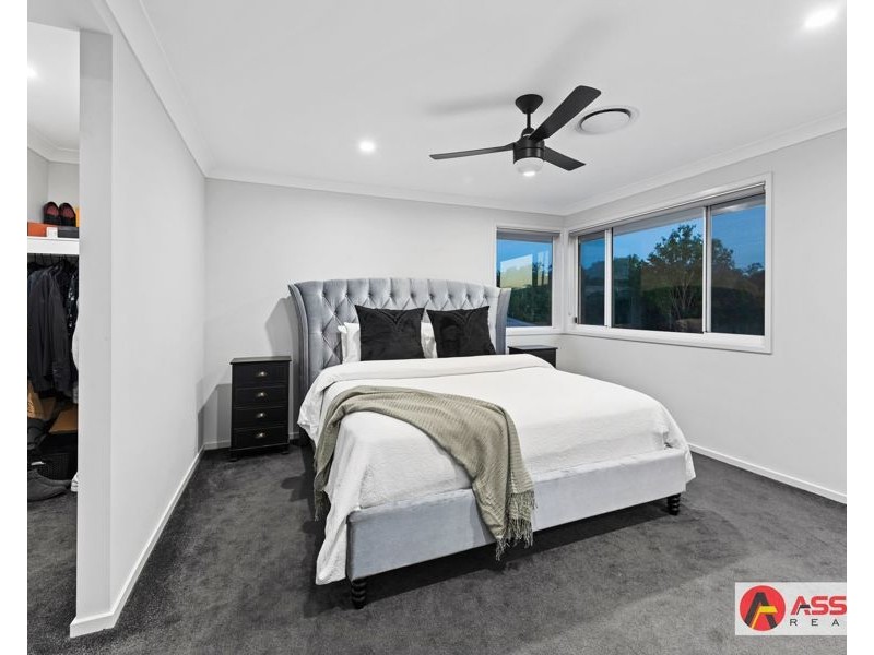 1 William Bay Court, South Ripley QLD 4306