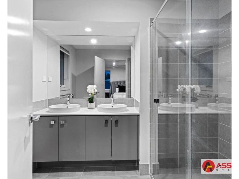 1 William Bay Court, South Ripley QLD 4306