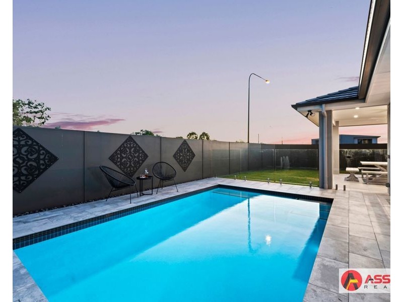 1 William Bay Court, South Ripley QLD 4306