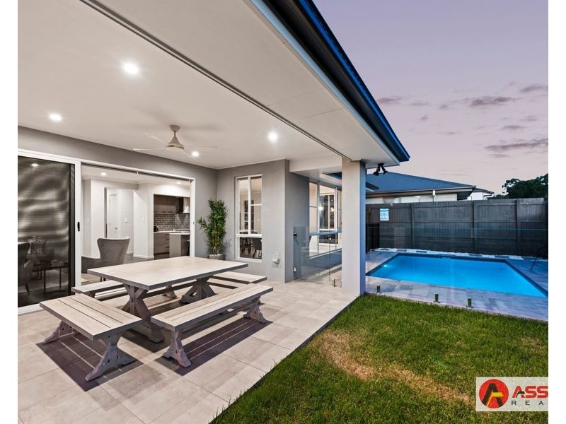 1 William Bay Court, South Ripley QLD 4306