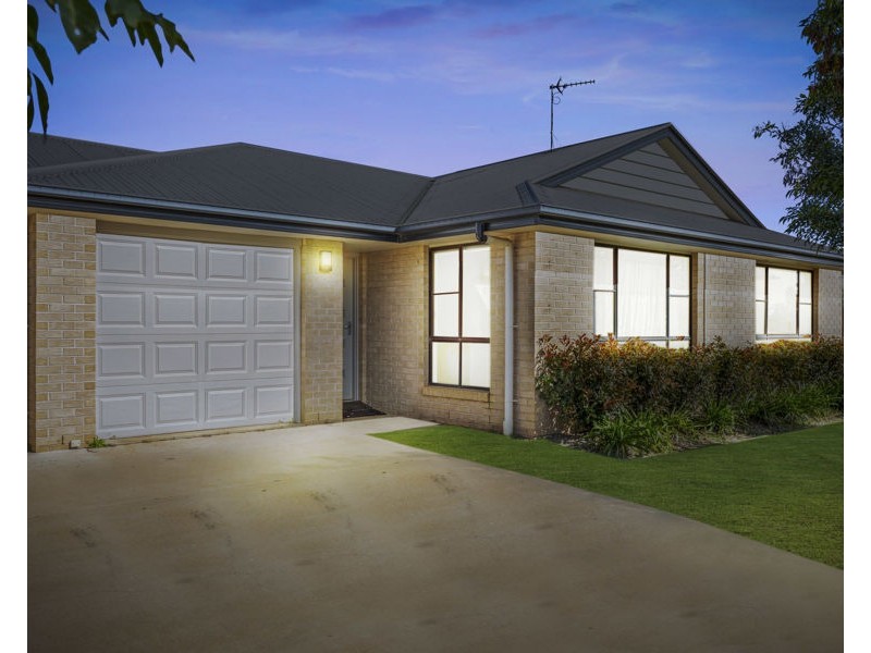 2/3 Coverack  Street, Kleinton QLD 4352