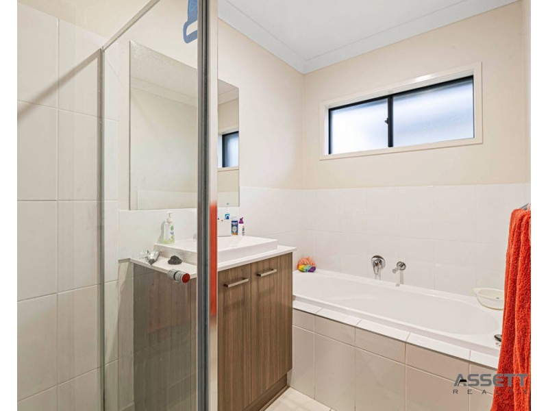 74 Meadows  Circuit, Bellbird Park QLD 4300