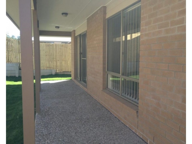 16 Kenneth Drive, Augustine Heights QLD 4300