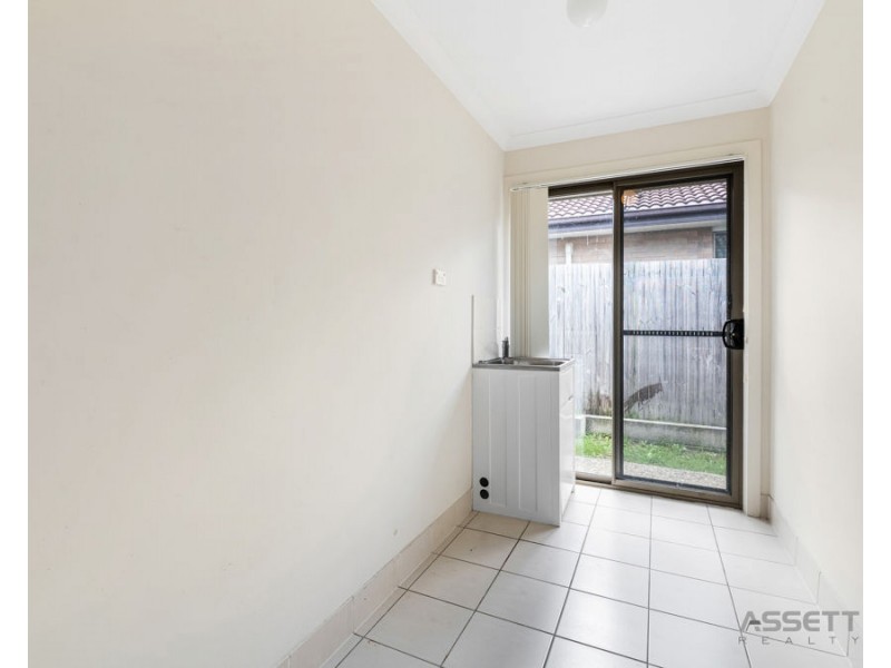 16 Kenneth Drive, Augustine Heights QLD 4300