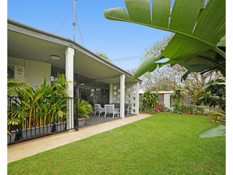 10 Robert Street, Torquay QLD 4655