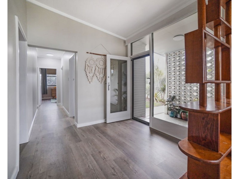 10 Robert Street, Torquay QLD 4655