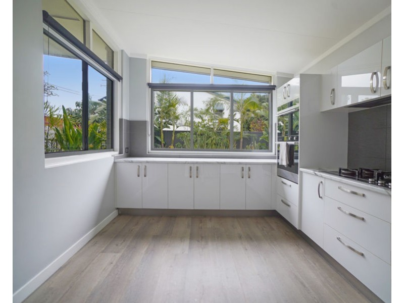 10 Robert Street, Torquay QLD 4655