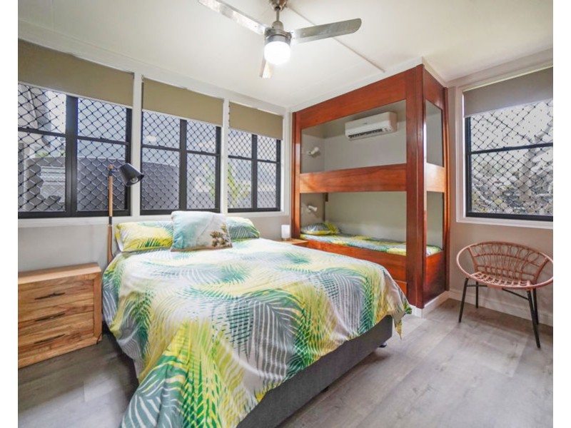 10 Robert Street, Torquay QLD 4655