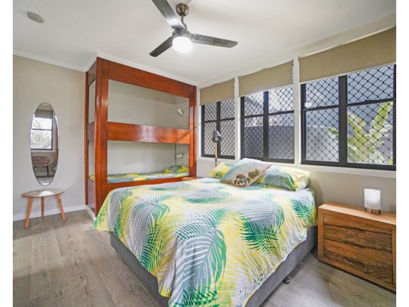 10 Robert Street, Torquay QLD 4655