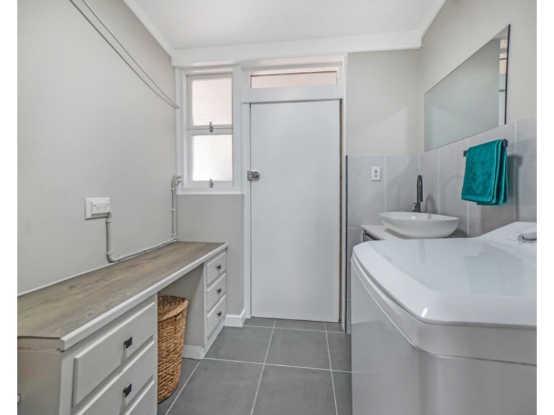 10 Robert Street, Torquay QLD 4655