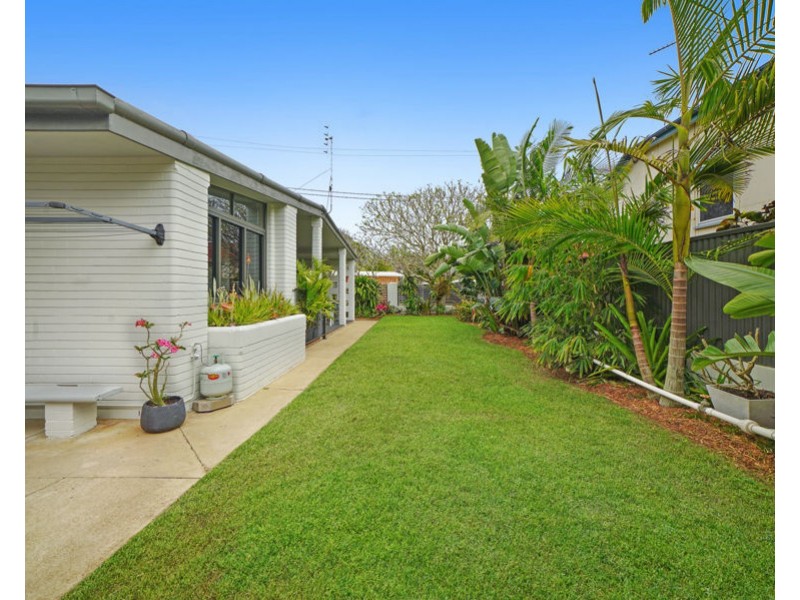 10 Robert Street, Torquay QLD 4655