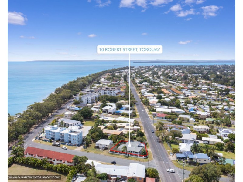 10 Robert Street, Torquay QLD 4655