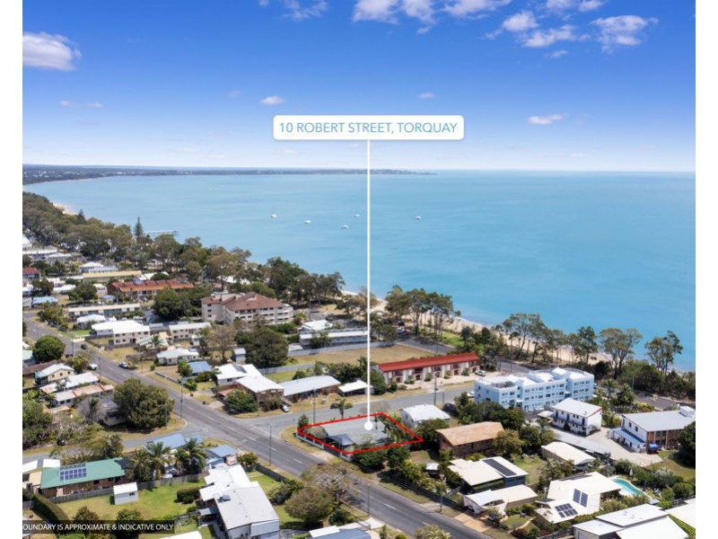 10 Robert Street, Torquay QLD 4655