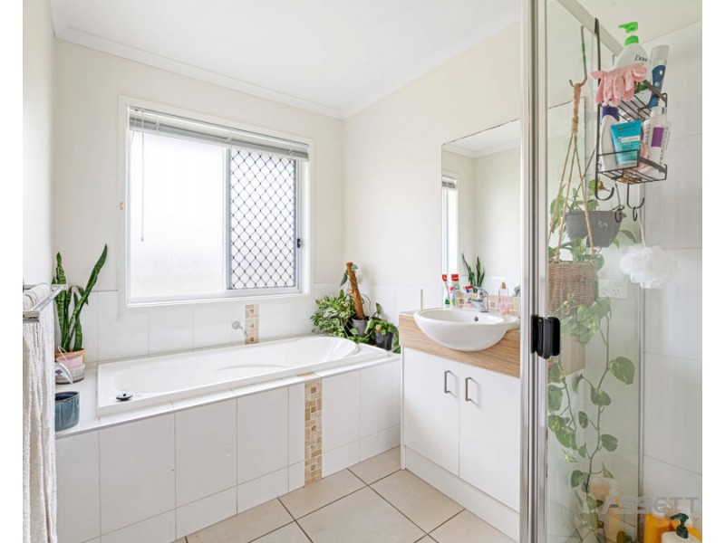 213 Cedar Road, Redbank Plains QLD 4301