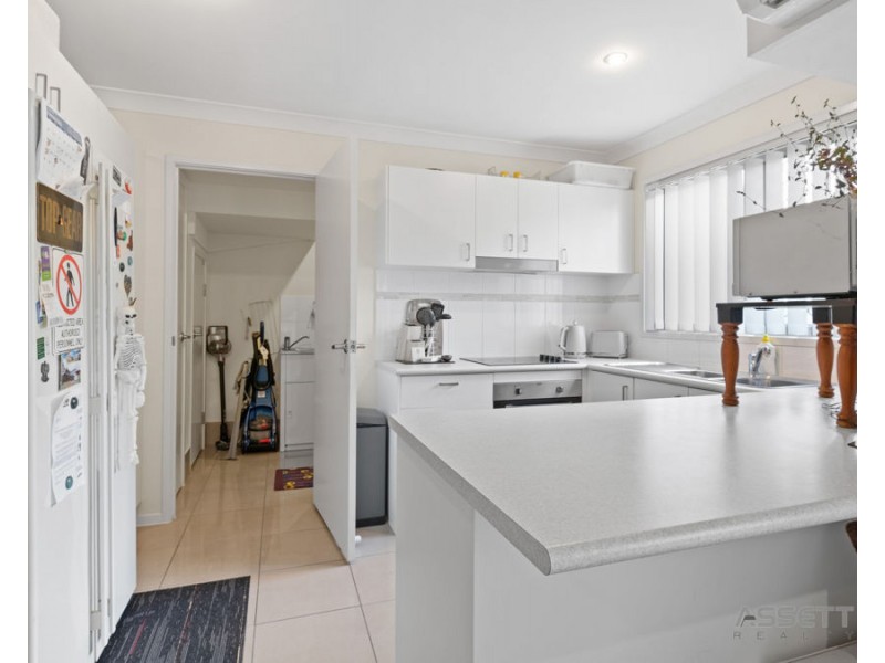 2/45 Blaxland Crescent, Redbank Plains QLD 4301