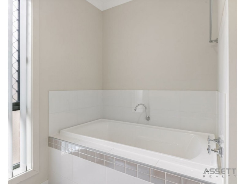 4/64 Glorious Promenade, Redbank Plains QLD 4301