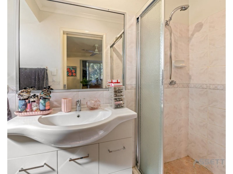 2 Lakewood Court, Flinders View QLD 4305