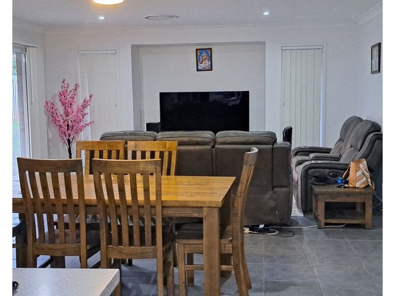 5A Hewett Street, Toll QLD 4820