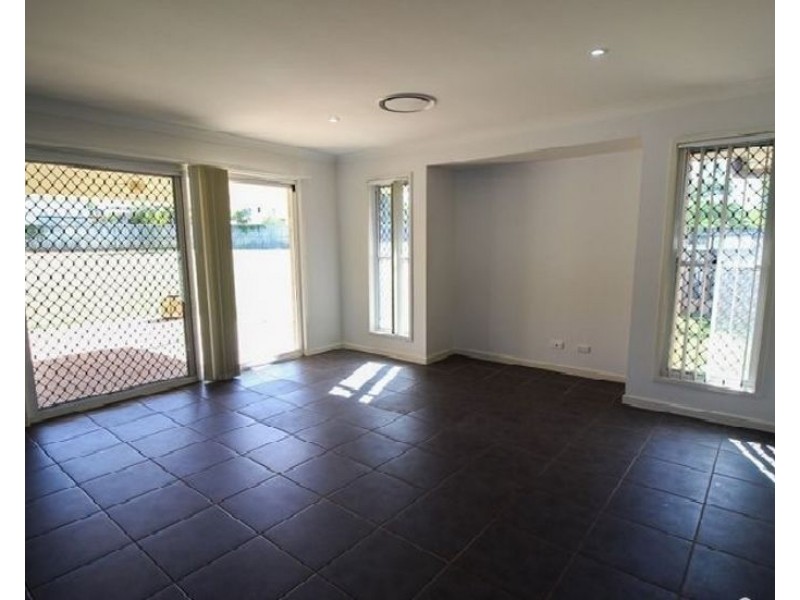 5A Hewett Street, Toll QLD 4820