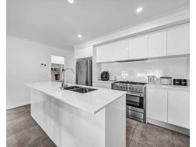 40 FANTAIL AVENUE, Redbank Plains QLD 4301