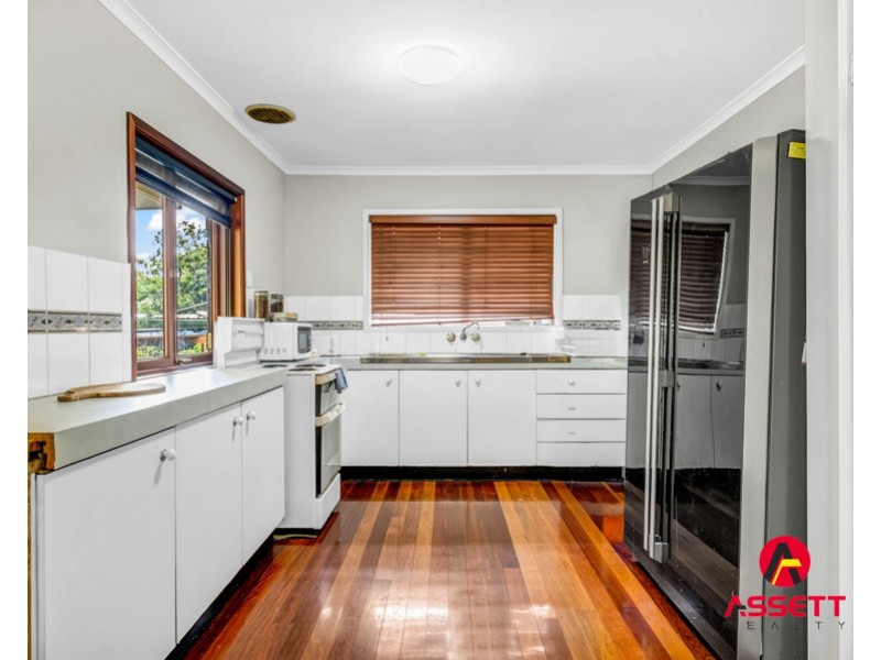 305 Old Logan Road, Camira QLD 4300