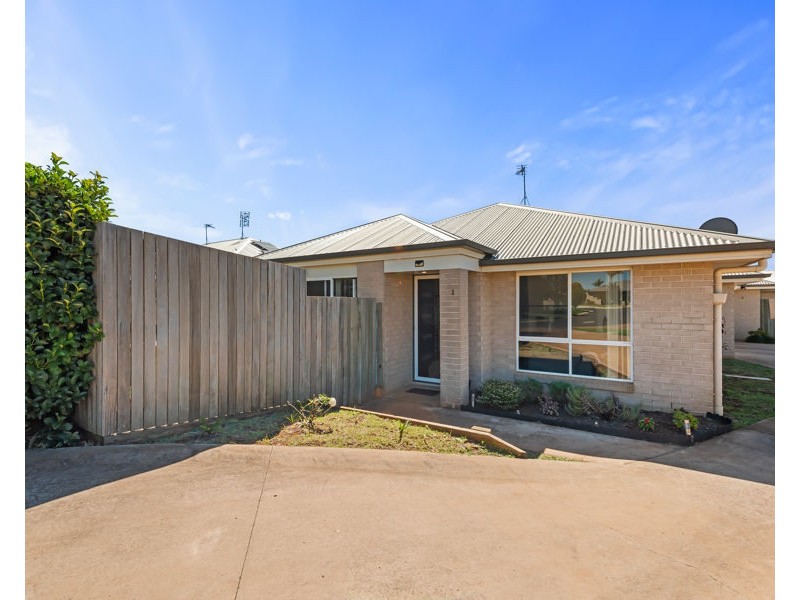 1/12 chainey court,, Glenvale QLD 4350
