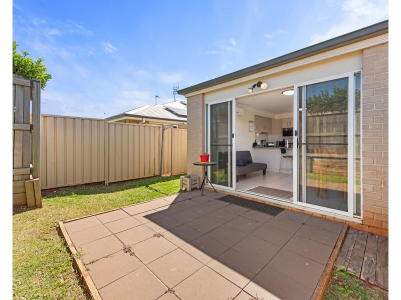 1/12 chainey court,, Glenvale QLD 4350
