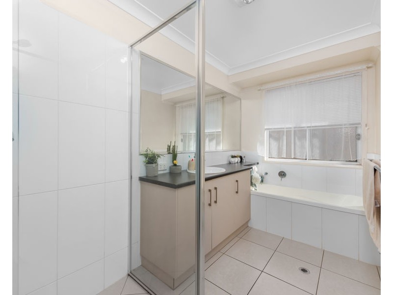 1/12 chainey court,, Glenvale QLD 4350