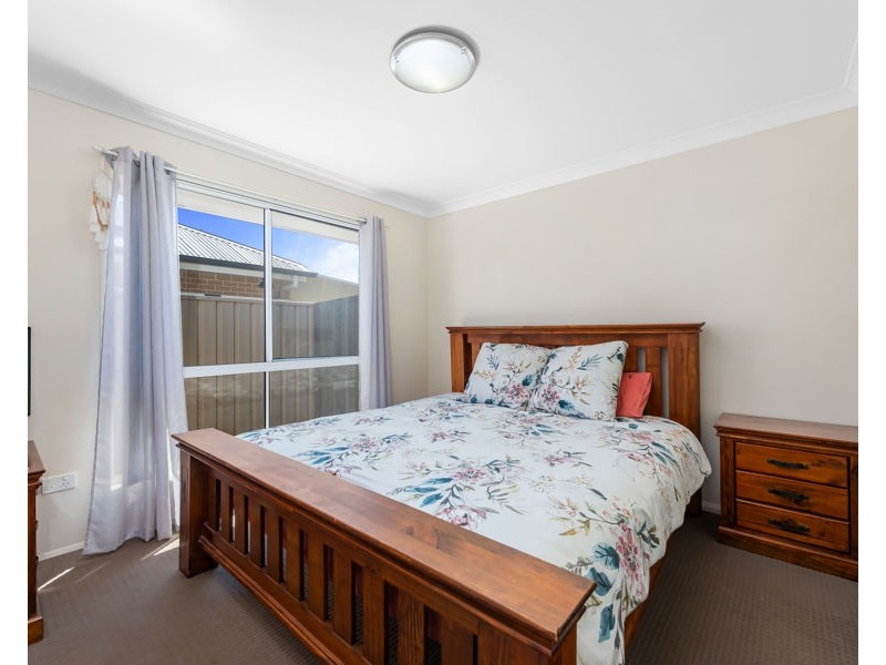 1/12 chainey court,, Glenvale QLD 4350