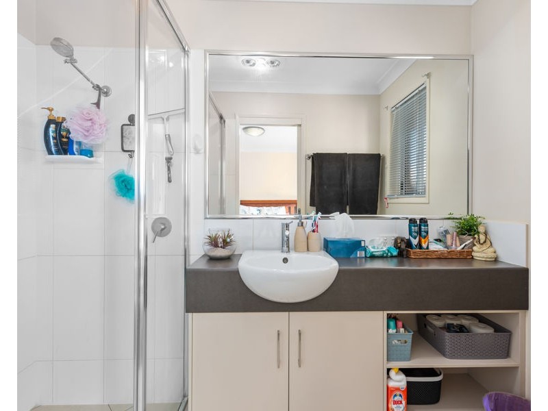 1/12 chainey court,, Glenvale QLD 4350