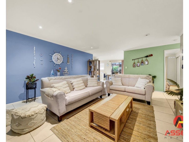 4/4 ROSEGUM PLACE, Redbank Plains QLD 4301