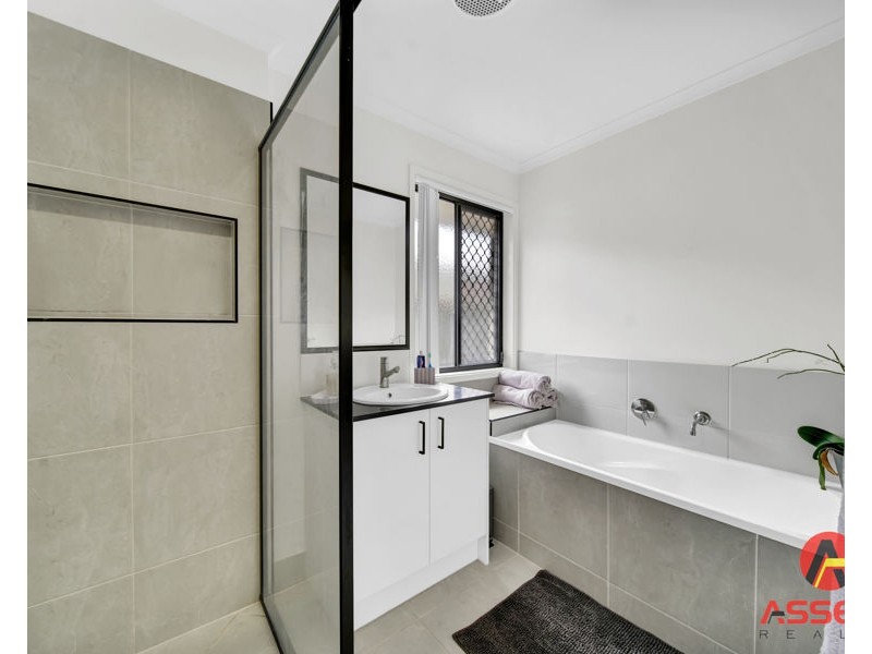 27 TRIGONA DRIVE, Ripley QLD 4306
