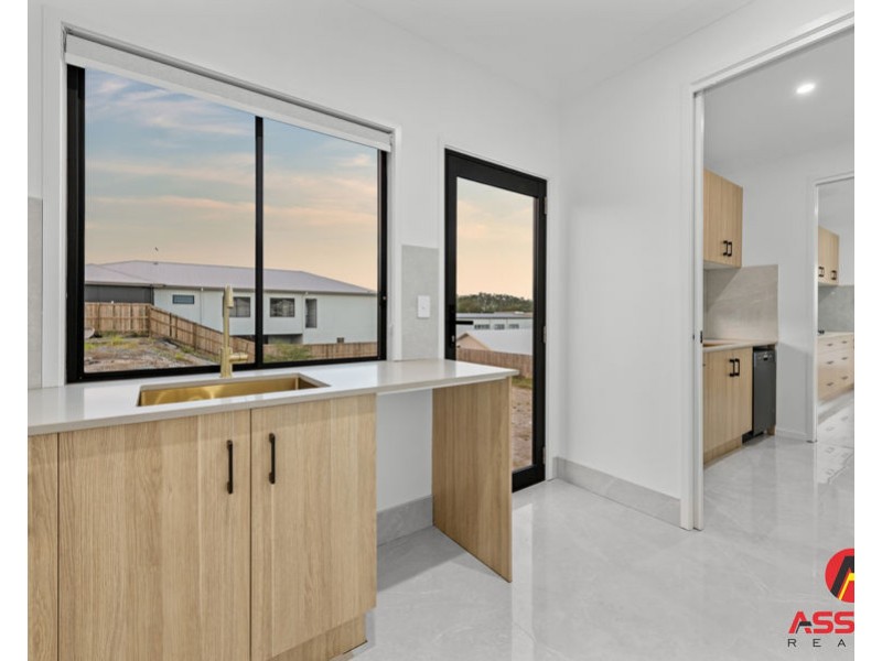 31 Bemina Crescent, Spring Mountain QLD 4124